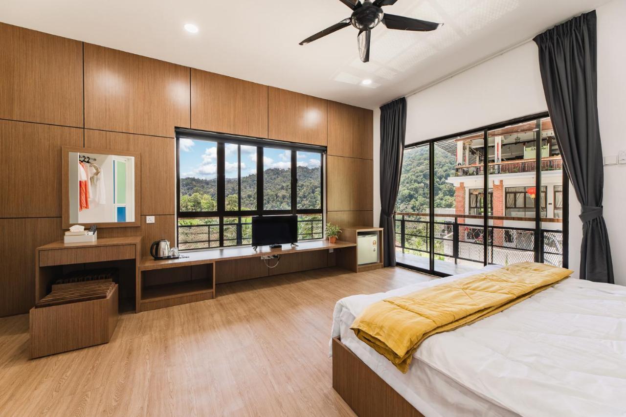 Ellin Forest Karaoke&Pool Resort Bukit Tinggi Bentong Exterior foto