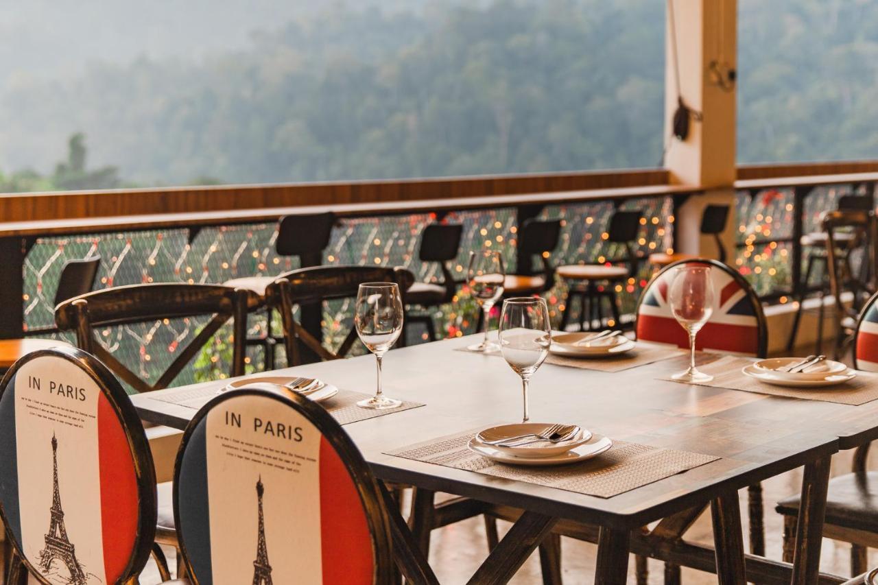 Ellin Forest Karaoke&Pool Resort Bukit Tinggi Bentong Exterior foto
