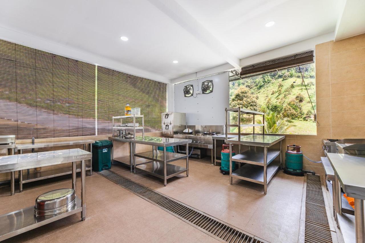 Ellin Forest Karaoke&Pool Resort Bukit Tinggi Bentong Exterior foto